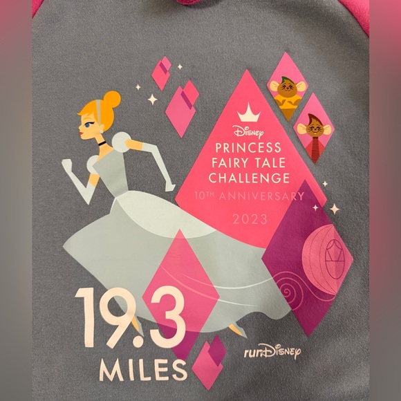 Disney runDisney 2023 Princess Fairy Tale Challenge Hooded Sweatshirt Size M - Picture 2 of 5